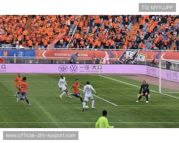 辽宁铁人前场逼抢有力度，断球后射门效率需提升