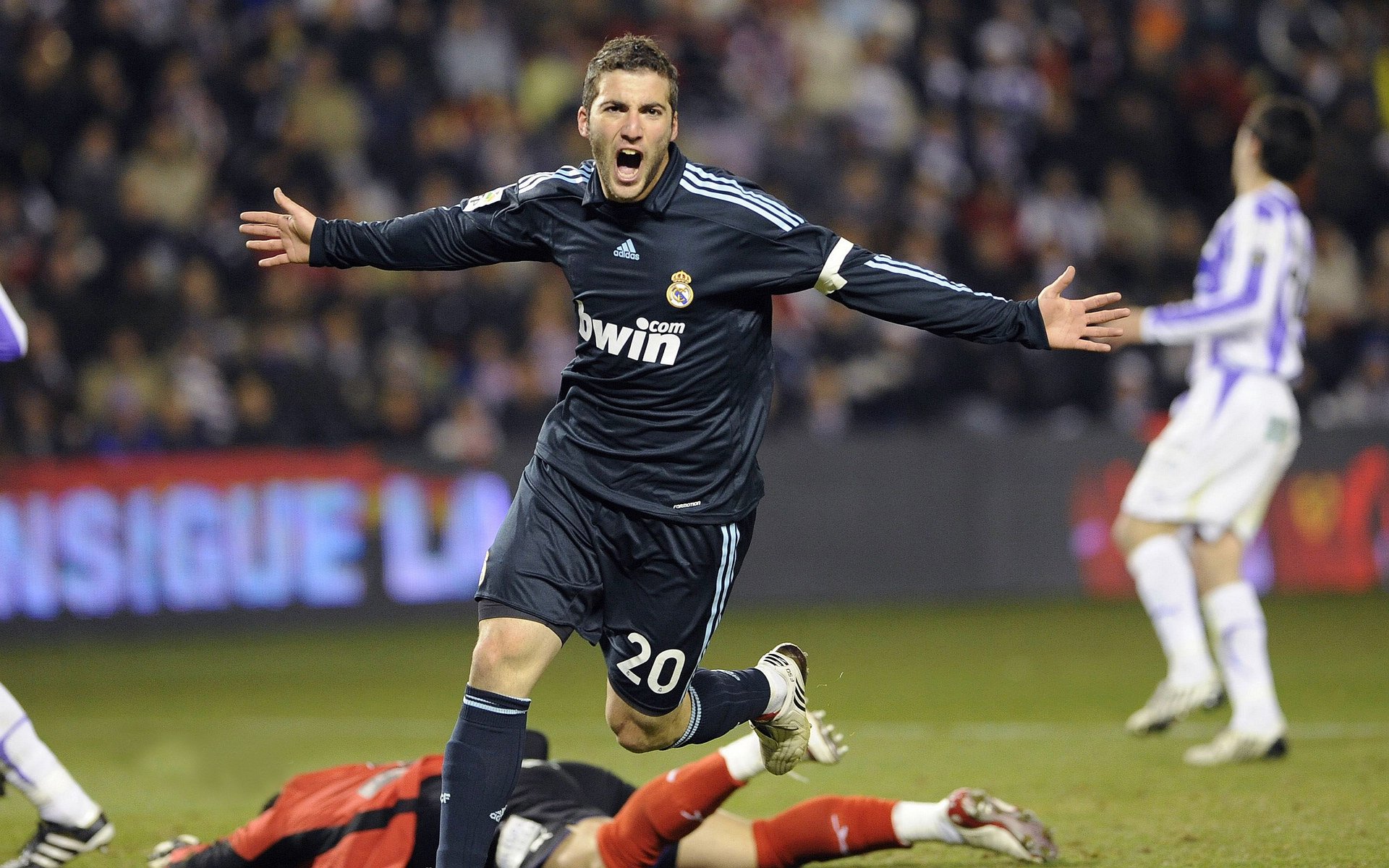 掘金内线优势明显，约基奇再献三双，约基奇47分掘金胜爵士