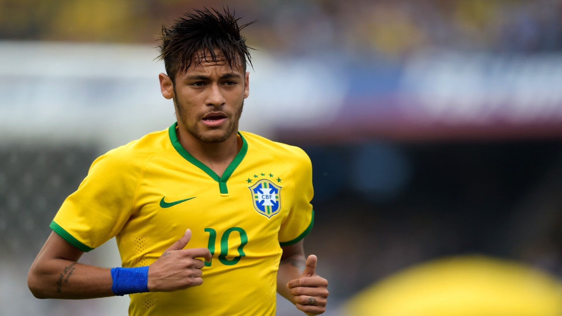 “马科斯·莫奇的高效防守和突进能力，成为阿根廷美洲狮队的新武器”